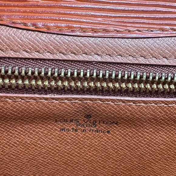 Authentic LOUIS VUITTON cognac epi leather pouch clutch with certificate - Picture 7 of 14